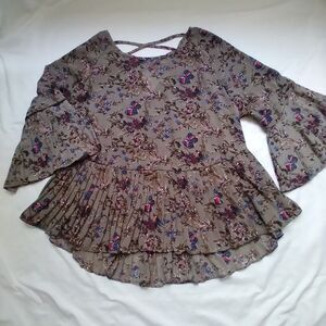 Entro size S khaki green floral pattern peasant top pleated peplum